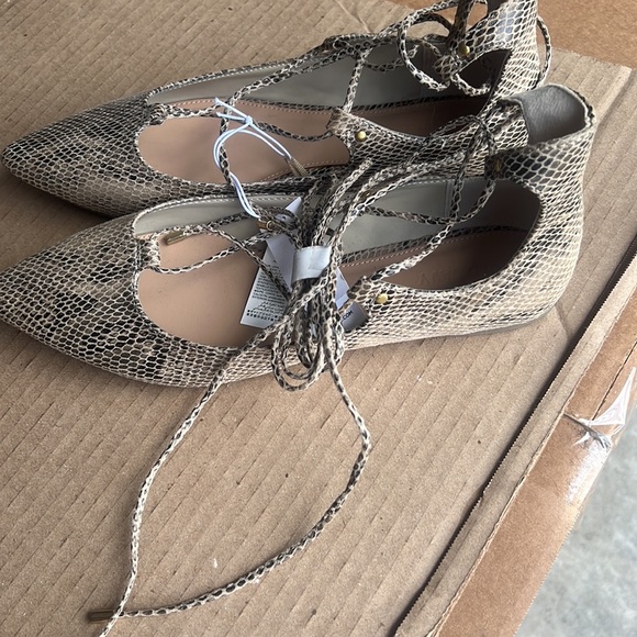 NWT Old Navy tie ankle flats - Picture 2 of 3